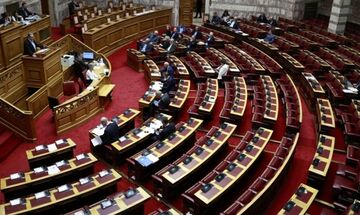 Βουλή: Κατατέθηκε το νομοσχέδιο για την επιστολική ψήφο