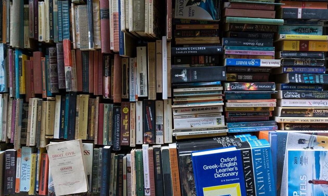 Έκλεψαν το βιβλιοπωλείο των αστέγων στην Αθήνα (vid)