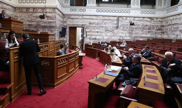 Επιστολική ψήφος: Έρχεται στη Βουλή για επεξεργασία το νομοσχέδιο - Τι προβλέπει 