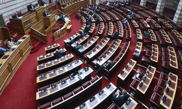 Ψηφίζεται το νομοσχέδιο για την επιστολική ψήφο στη Βουλή