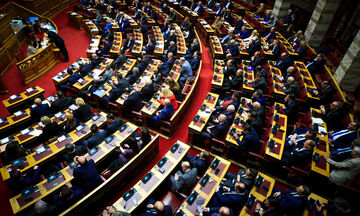 Βουλή: Πέρασε η επιστολική ψήφος για τις ευρωεκλογές - Ακυρώθηκε η τροπολογία