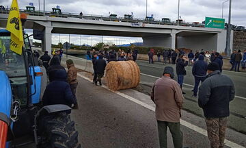Απέκλεισαν για δύο ώρες την Εθνική Οδό αγρότες στην Αταλάντη