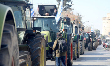 Κλιμακώνουν τα μπλόκα οι αγρότες - Μηχανοκίνητη πορεία στη Θεσσαλονίκη