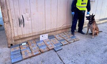 Πειραιάς: Βρέθηκε κοκαΐνη αξίας 2,8 εκατομμυρίων ευρώ σε κοντέινερ με μπανάνες