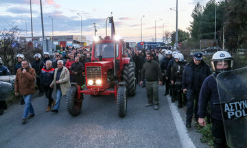 Ιωάννινα: Τρίωρος αποκλεισμός της Εθνικής Οδού στο Καλπάκι από τους αγρότες