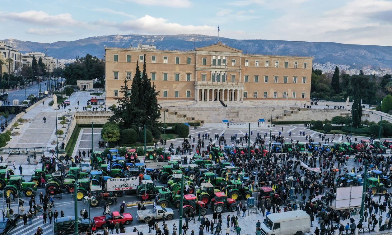 Αγρότες: Απόβαση με δεκάδες τρακτέρ στο κέντρο - Κλείνει δρόμους η ΕΛ.ΑΣ.