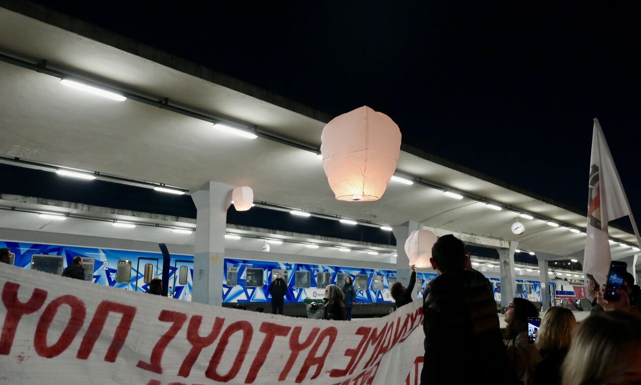 Tέμπη: Μνημόσυνο για τα θύματα της τραγωδίας