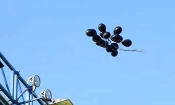 Παναιτωλικός – Ολυμπιακός: Μαύρα μπαλόνια για την τραγωδία στα Τέμπη
