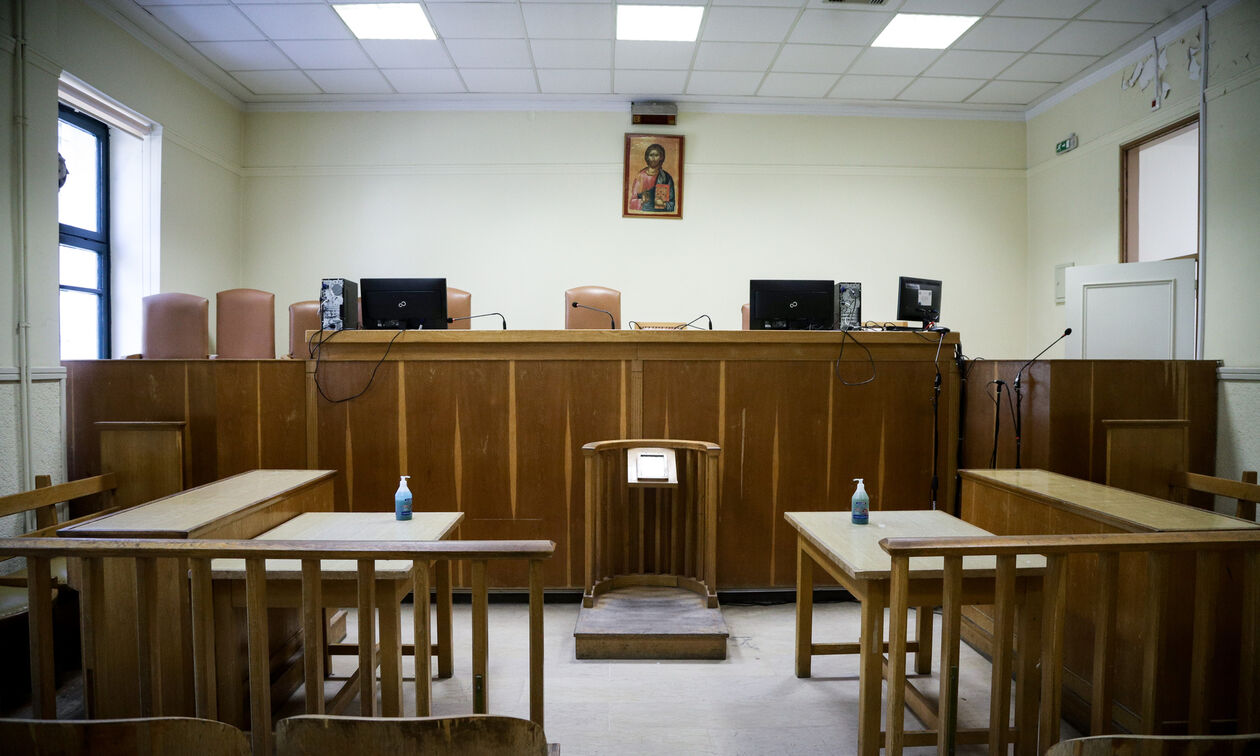 Στον εισαγγελέα ο δράστης που μαχαίρωσε γυναίκα στο Σύνταγμα