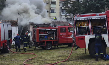 Πατήσια: Τέθηκε υπό έλεγχο η φωτιά σε υπαίθριο χώρο 