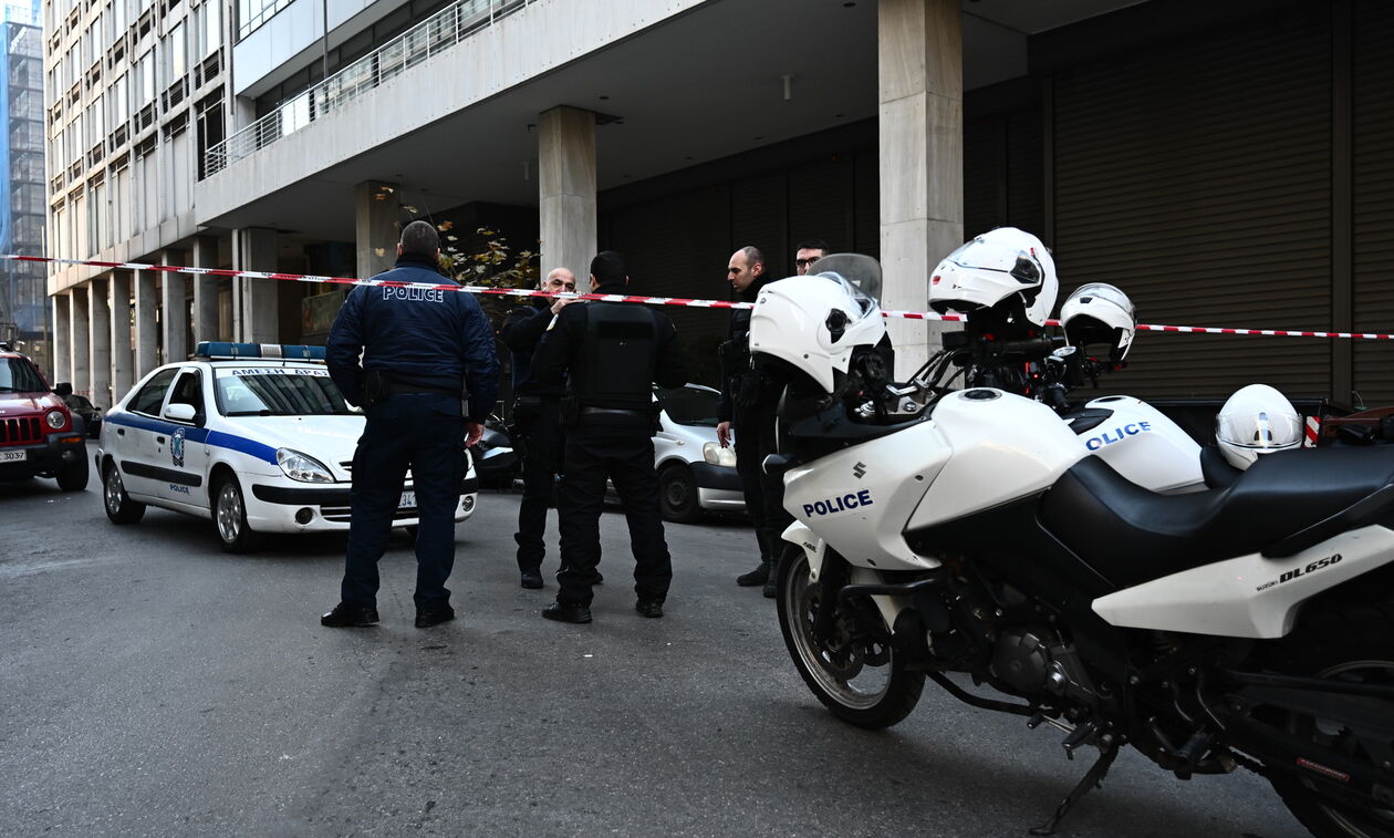 Πειραιάς: Ισχυρή έκρηξη σε χώρο στάθμευσης