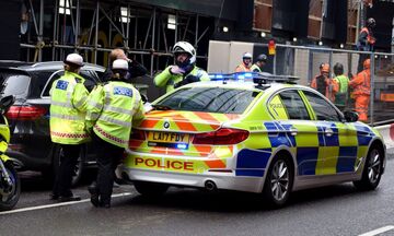 Βρετανία: Όχημα έπεσε πάνω στις πύλες του παλατιού