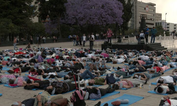Εκατοντάδες Μεξικανοί σε μαζική σιέστα για την παγκόσμια ημέρα ύπνου