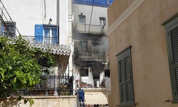 Σύρος: Φωτιά σε σπίτι στην Ερμούπολη - Κινδύνεψε ηλικιωμένη