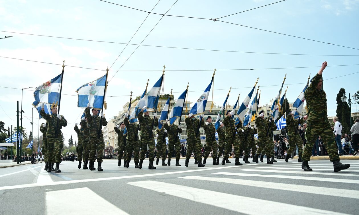 25η Μαρτίου: Ελεύθεροι οι προσαχθέντες που προσπάθησαν να παρεμποδίσουν τη στρατιωτική παρέλαση