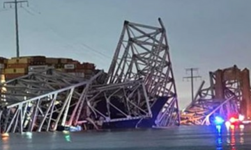 Κατάρρευση γέφυρας στη Βαλτιμόρη έπειτα από σύγκρουση με πλοίο (vid)