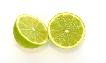 Τέσσερις ιδιότητες του λεμονιού και του lime που δεν γνώριζες και θα σε ενθουσιάσουν
