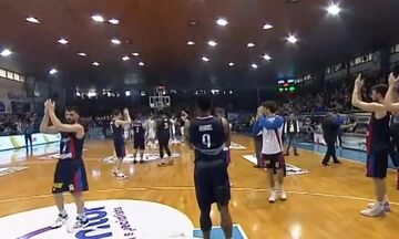 Χειροκρότημα των παικτών του Πανιωνίου στους οπαδούς του Ηρακλή