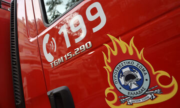 Φωτιά στα Καμένα Βούρλα - Μεγάλη κινητοποιήση της Πυροσβεστικής