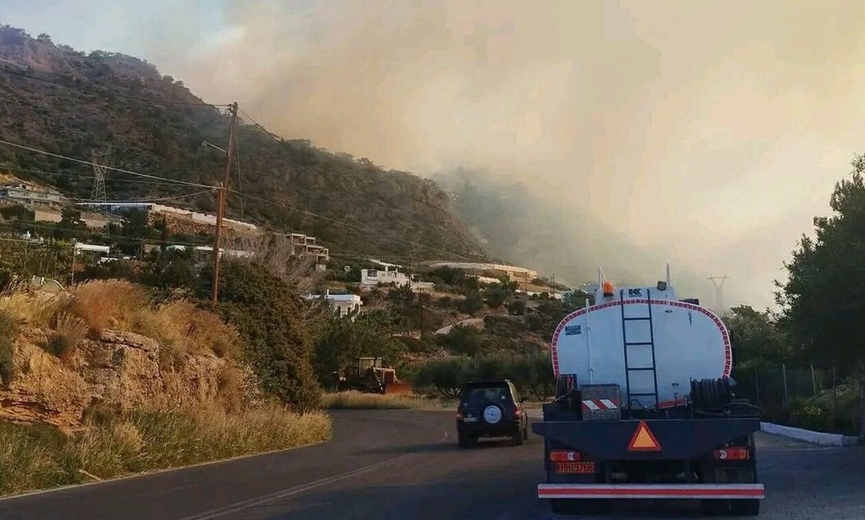 Φωτιά στο Λασίθι: Υπό μερικό έλεγχο με διάσπαρτες εστίες