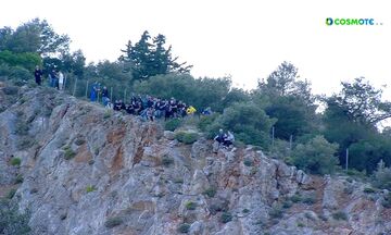 Δεκάδες φίλοι του Παναιτωλικού στα βράχια της Καισαριανής για να στηρίξουν την ομάδα τους