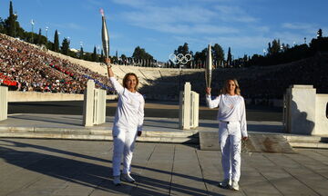 Η Ελλάδα παρέδωσε την Ολυμπιακή Φλόγα στους Γάλλους διοργανωτές των φετινών Ολυμπιακών Αγώνων!