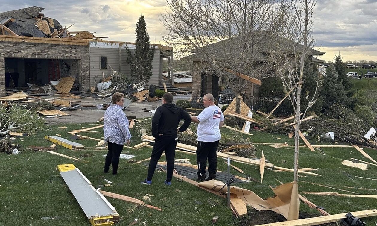 ΗΠΑ: Δεκάδες ανεμοστρόβιλοι έπληξαν κεντρικές πολιτείες