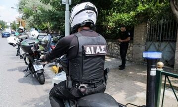 Κινηματογραφική καταδίωξη και σύλληψη διακινητή παράτυπων μεταναστών στο κέντρο της Αθήνας