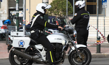 Κρήτη: Γάζωσαν αυτοκίνητο με καλάσνικοφ - Κινητοποίηση της αστυνομίας