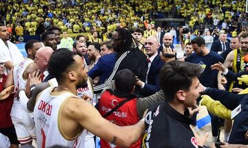 EuroLeague Playoffs: Χαμός μετά το Φενέρ - Μονακό με είσοδο οπαδών στο παρκέ (vids)