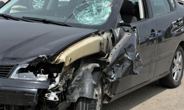 Κυψέλη: Μεθυσμένος οδηγός χτύπησε δεκάδες αυτοκίνητα (vid)