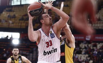 Ολυμπιακός - ΑΕΚ 92-75: Δυναμική επιστροφή Μιλουτίνοφ (highlights)