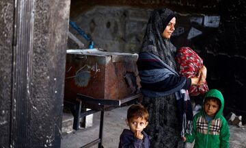 Γάζα: Χιλιάδες Παλαιστίνιοι φεύγουν από τη Ράφα