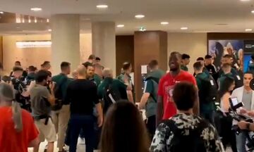O Ράιτ χαμογελούσε με την ένταση στο ξενοδοχείο ανάμεσα σε Παναθηναϊκό και Φενέρμπαχτσε (vid)