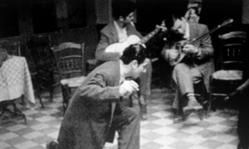 Μεγάλος Έλληνας συνθέτης έπαιζε ξύλο κάθε βράδυ με τους πελάτες του κέντρου που εμφανιζόταν