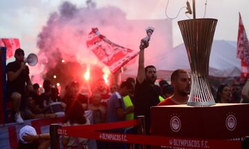 Ολυμπιακός: Πανζουρλισμός για τα τρόπαια στο Ηράκλειο (vid)