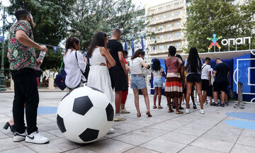 Euro: Το τρόπαιο του 2004 στο Σύνταγμα (vid)