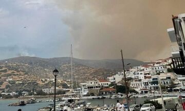 Πυρκαγιά στην Άνδρο - Μήνυμα εκκένωσης στους κατοίκους από το 112