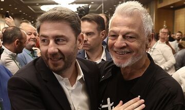 ΠΑΣΟΚ: Και έβδομος υποψήφιος πρόεδρος ο Γιάννης Κανελλάκης - «Ανδρέα δεν θα σε προδώσουμε ποτέ!»