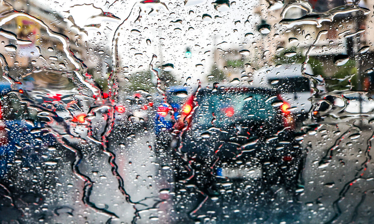 Καιρός: Άστατος με βροχές και καταγίδες