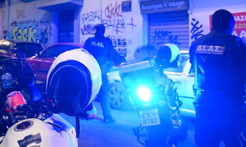  Πειραιάς: Επεισόδιο μεταξύ «νονών» της νύχτας έξω από μπαρ (vid)