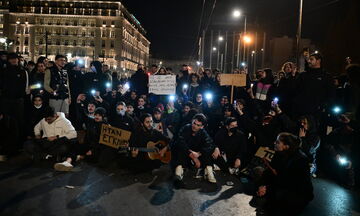 Επτά συλλήψεις και 54 προσαγωγές στη διαδήλωση στο Σύνταγμα για τα Τέμπη