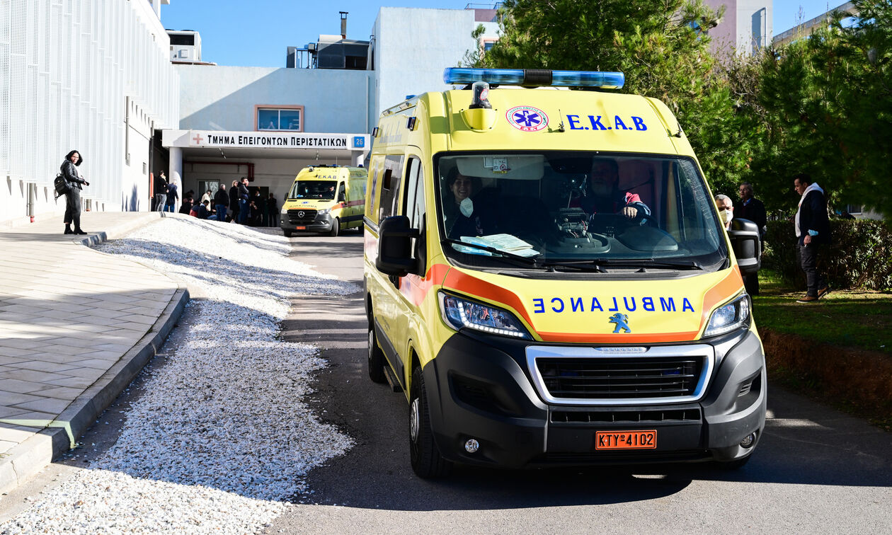 Άνδρας χωρίς τις αισθήσεις του μέσα σε ΙΧ