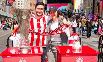 Ολυμπιακός: Τα ευρωπαϊκά τρόπαια στην Times Square της Νέας Υόρκης (vid)