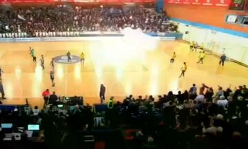 Ματαίωση λόγω κροτίδων του Παρτιζάν - ΑΕΚ!