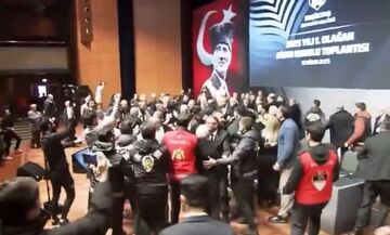 Χαμός στη γενική συνέλευση της Μπεσίκτας: «Είσαι ψεύτης και κλέφτης» (vid)