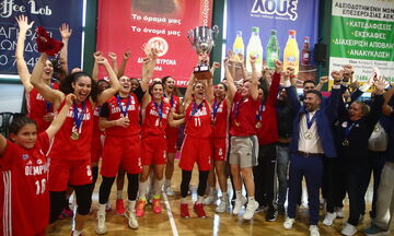 Ολυμπιακός: Η απονομή του πρωταθλήματος (vid)