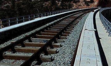 Hellenic Train : Ακινητοποιήθηκε η αμαξοστοιχία 1551 λόγω βλάβης
