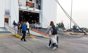 Πάσχα: Γεμάτα αποπλέουν τα πλοία - Έκτακτα δρομολόγια στα ΚΤΕΛ