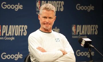 Κερ: «Δύσκολο να παίξει ο Κάρι στο Game 2»